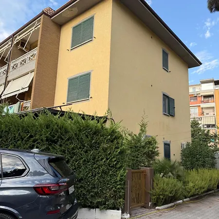 Angel House * Golem (Tirana)